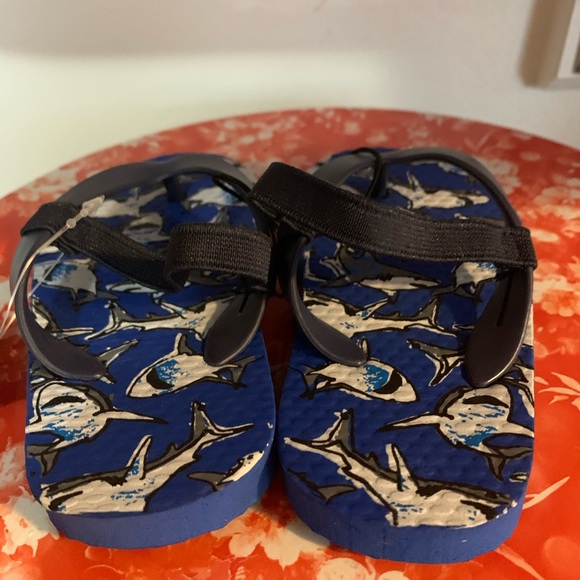 NEW Shark Elastic Back Toddler Flip Flop Sandals - Picture 3 of 6
